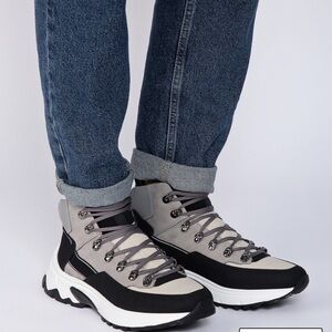 New BARRACUDA
Ankle Boots In Light Grey size 39